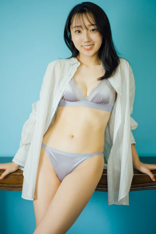 Momo Miyazawa 宮澤杏, Young Jump 2024 No.40 (ヤングジャンプ 2024年40号)