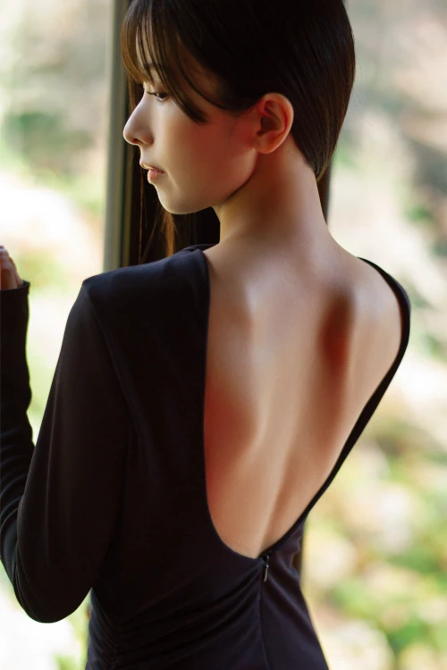 Kotoko Sasaki 佐々木琴子, 1st写真集 「明け方の夢」 Set.01