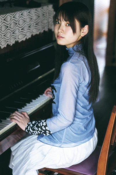 B.L.T. 2026.05 (ビー・エル・ティー 2026年5月号) – Urumi Morihira 森平麗心, Hitomi Hasegawa 長谷川稀未